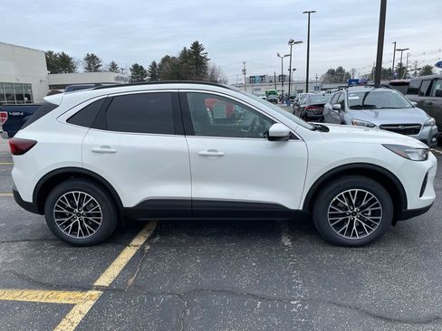 New 2026 Ford Escape SE image 3
