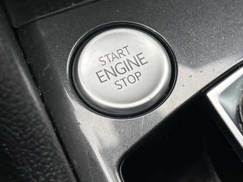 Used 2022 Volkswagen Tiguan SE R-Line image 29