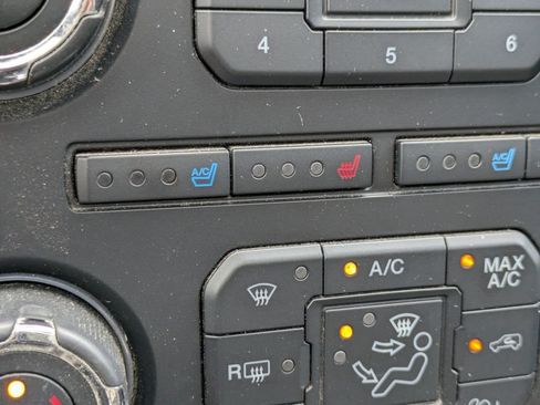 Used 2016 Ford Expedition Limited w/ Equipment Group 301A AWD/4WD image 24