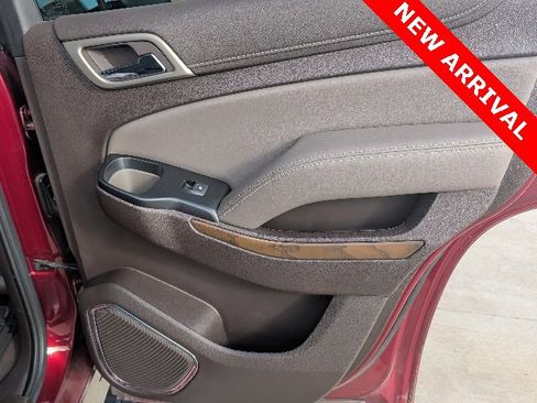 Used 2020 GMC Yukon Denali w/ Denali Premium Package image 18