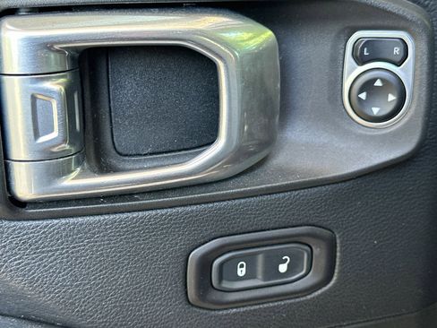 Used 2018 Jeep Wrangler Unlimited Rubicon AWD/4WD image 18
