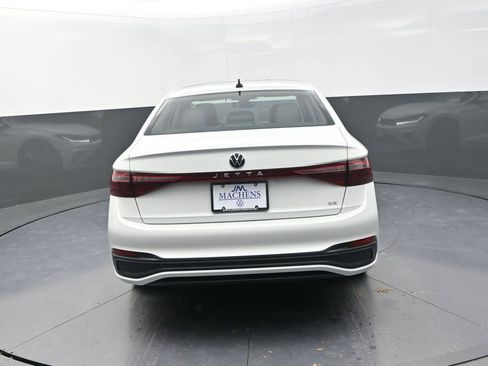 New 2026 Volkswagen Jetta SE FWD image 9