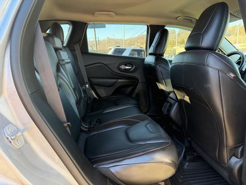 Used 2015 Jeep Cherokee Trailhawk w/ Comfort/Convenience Group image 25