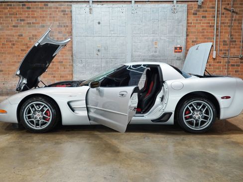 Used 2001 Chevrolet Corvette Z06 w/ Memory Pkg RWD image 26