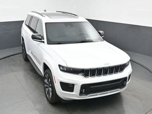 Used 2024 Jeep Grand Cherokee L Overland w/ Advanced Protech Group III AWD/4WD image 45