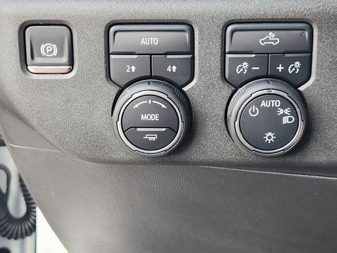 Used 2025 Chevrolet Silverado 1500 LT AWD/4WD image 21