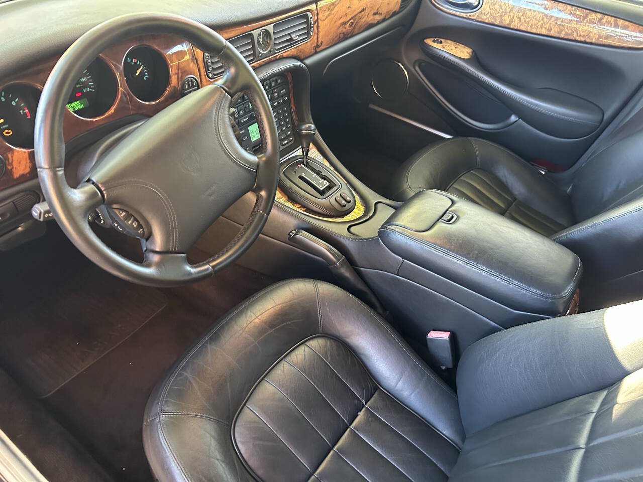 Used 2000 Jaguar XJ8 RWD image 13