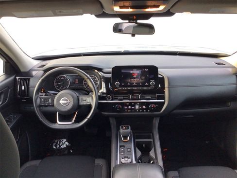 Used 2024 Nissan Pathfinder SV image 23