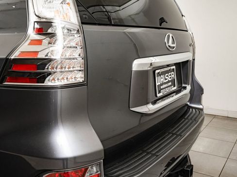 Used 2016 Lexus GX 460 w/ Premium Package AWD/4WD image 18