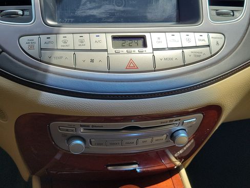 Used 2013 Hyundai Genesis 3.8 w/ Technology Pkg RWD image 28