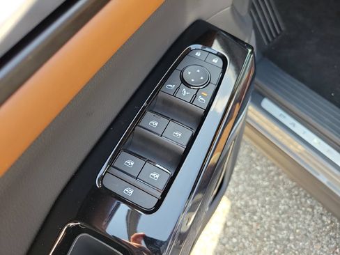 Certified 2026 Nissan Pathfinder Platinum FWD image 14