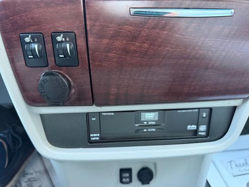 Used 2014 Toyota Sienna XLE w/ XLE Premium Package FWD image 31