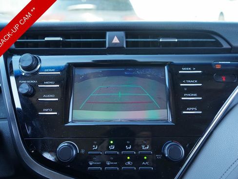 Used 2018 Toyota Camry LE image 20