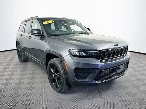 Certified 2023 Jeep Grand Cherokee Altitude AWD/4WD image 2