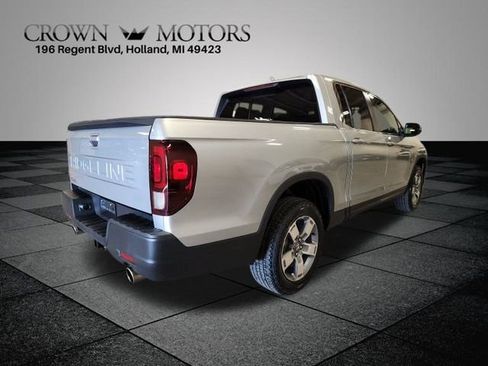 Certified 2025 Honda Ridgeline RTL image 3