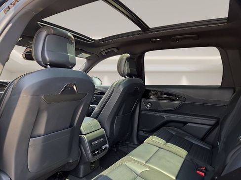 Certified 2025 Lincoln Nautilus Reserve w/ Jet Appearance Package AWD/4WD image 10