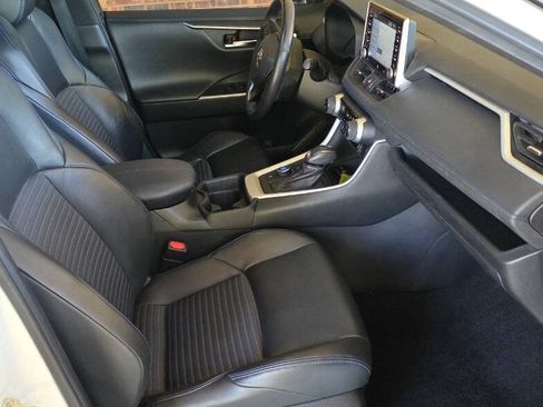 Used 2020 Toyota RAV4 XSE w/ XSE Grade Weather Package AWD/4WD image 16
