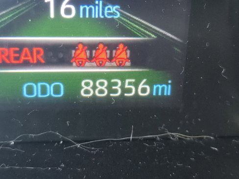 Used 2021 Toyota RAV4 LE image 17