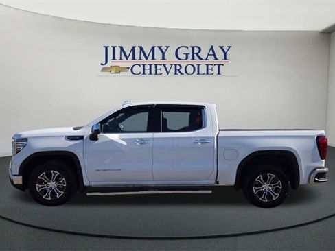 Used 2025 GMC Sierra 1500 SLT image 6