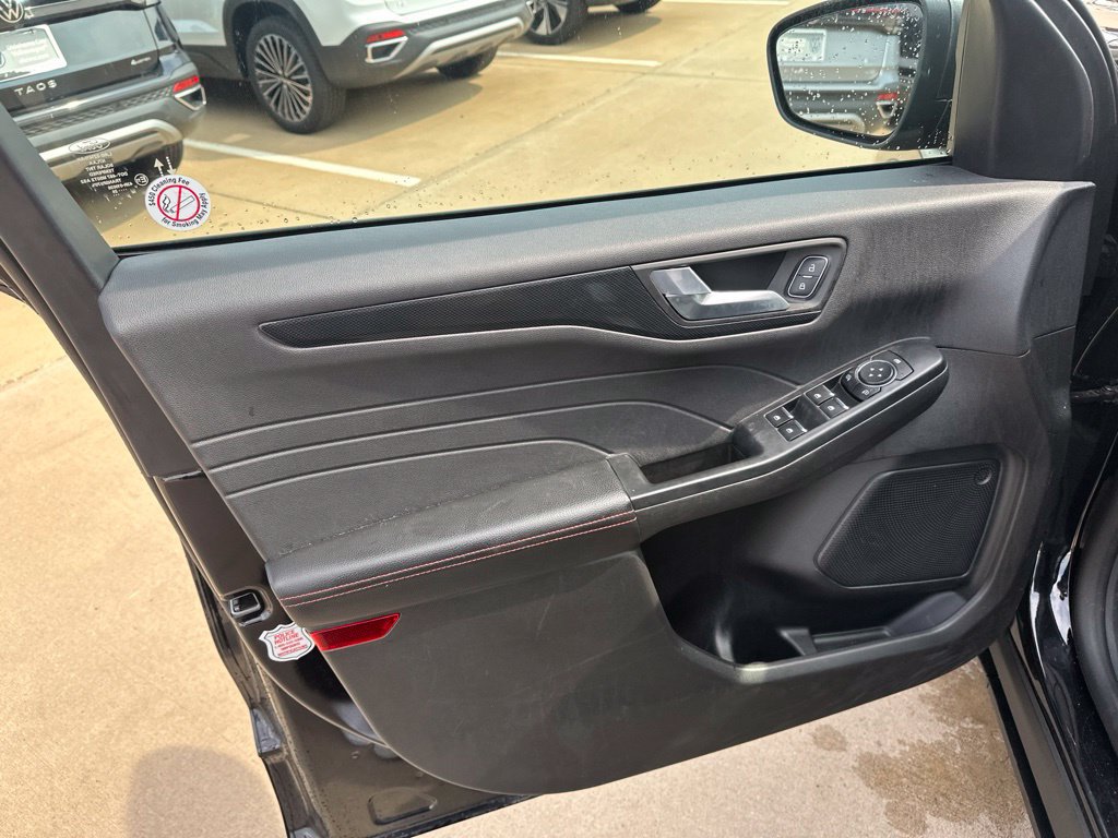 Used 2025 Ford Escape ST-Line AWD/4WD image 13