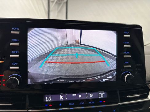 Used 2023 Toyota Sienna XLE image 31