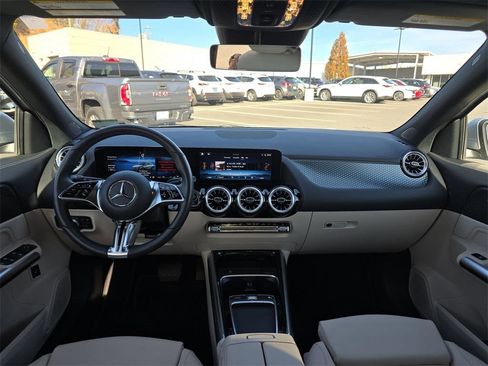 Used 2025 Mercedes-Benz GLA 250 4MATIC image 17