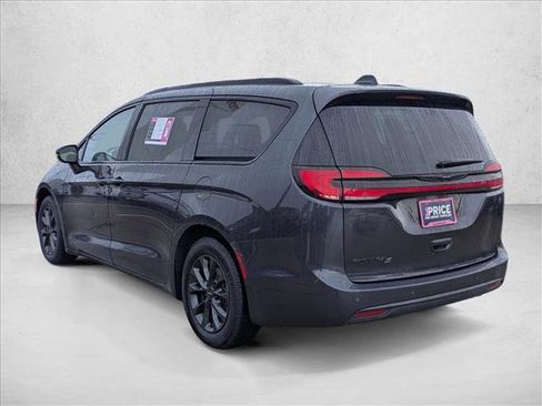 Used 2021 Chrysler Pacifica Touring w/ Uconnect Theater Family Group image 7