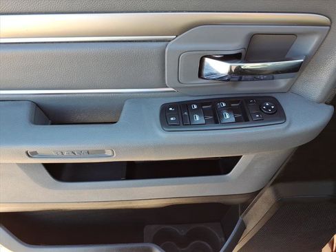 Used 2020 RAM 1500 Classic SLT AWD/4WD image 20