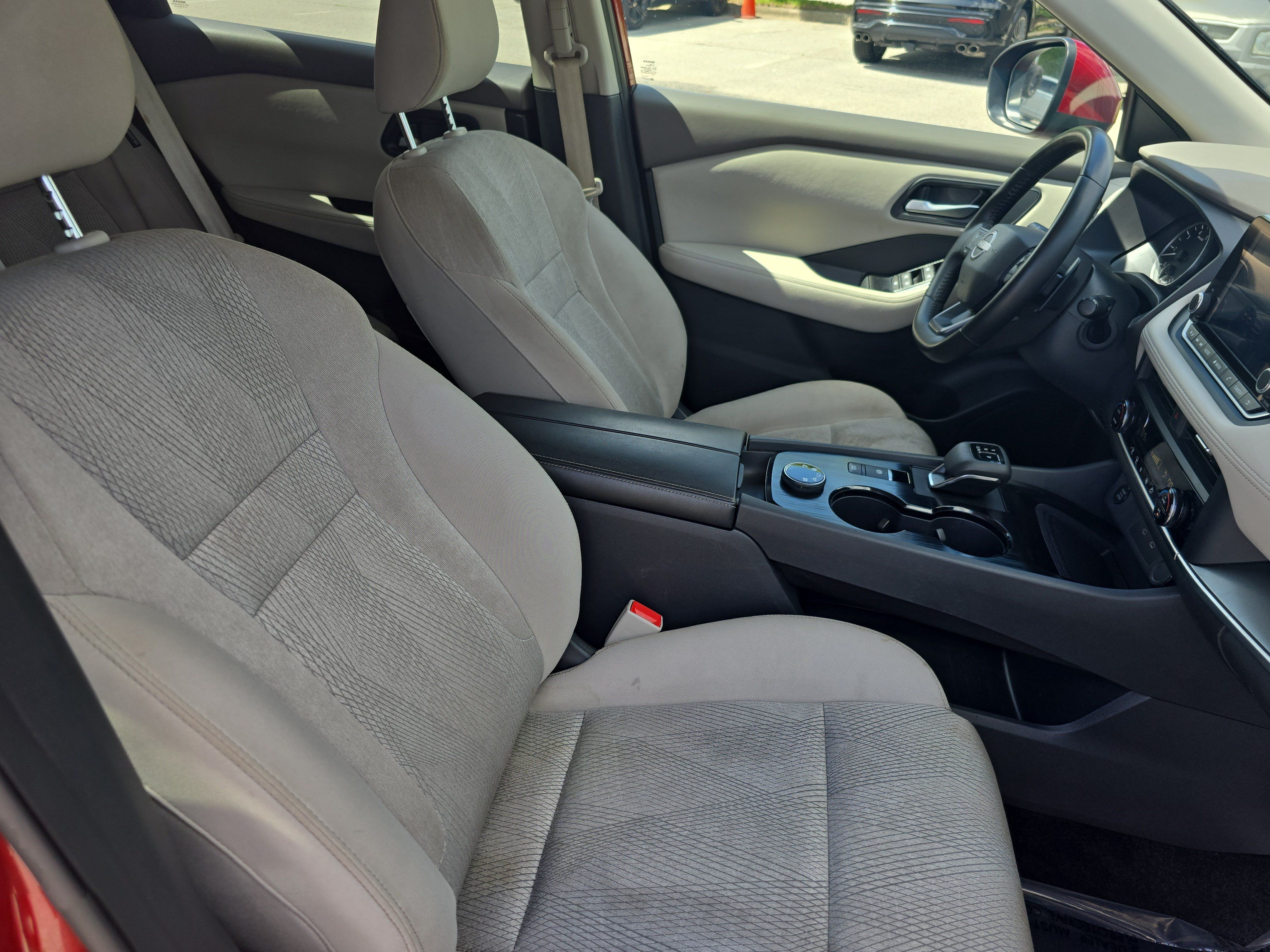 Used 2025 Nissan Rogue SV AWD/4WD image 10