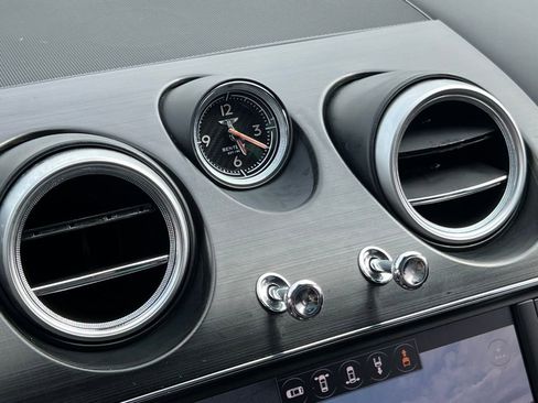 Used 2017 Bentley Bentayga image 27