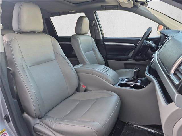 Used 2016 Toyota Highlander XLE AWD/4WD image 21