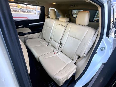 Used 2016 Toyota Highlander XLE image 19