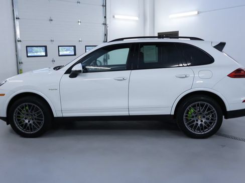Used 2017 Porsche Cayenne S Platinum w/ Premium Package (PJW) AWD/4WD image 4