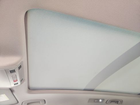 Used 2020 Volkswagen Tiguan SE w/ Panoramic Sunroof Package image 30