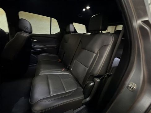 Used 2023 Chevrolet Traverse LT w/ Rear Camera Mirror Package image 23