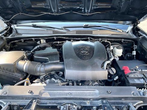 Used 2020 Toyota Tacoma TRD Sport AWD/4WD image 37