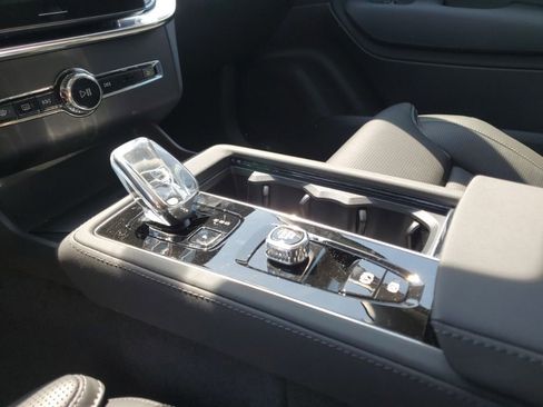 New 2025 Volvo XC90 T8 Ultra w/ Protection Package Premier image 6