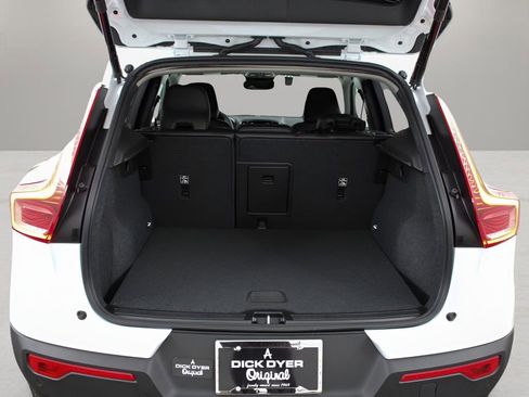 New 2025 Volvo XC40 B5 Core w/ Protection Package Premier image 6