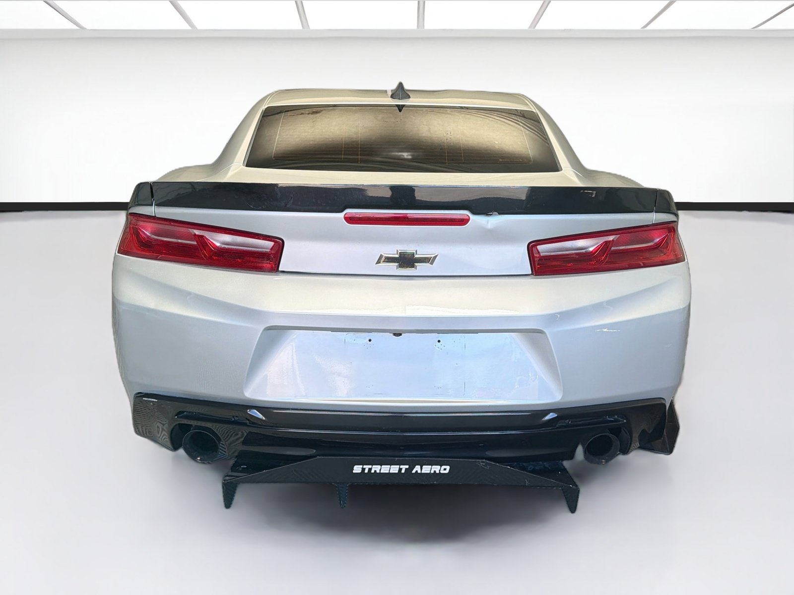 Used 2017 Chevrolet Camaro LT RWD image 5
