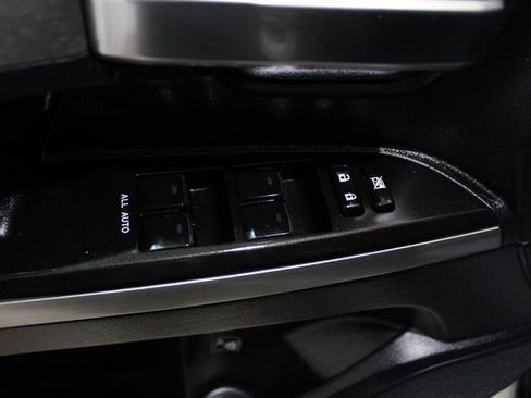 Used 2016 Toyota Land Cruiser image 27