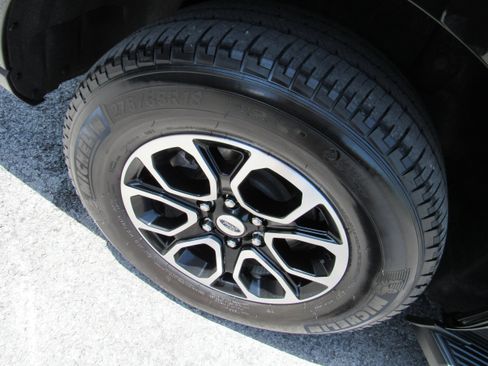 Used 2024 Ford Expedition XLT AWD/4WD image 12