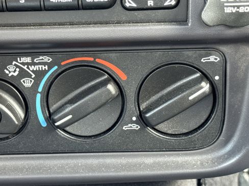 Used 2002 Chrysler Prowler image 73