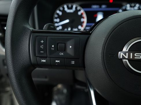 Used 2022 Nissan Rogue SV image 23