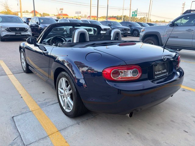 Used 2011 MAZDA MX-5 Miata Sport RWD image 4
