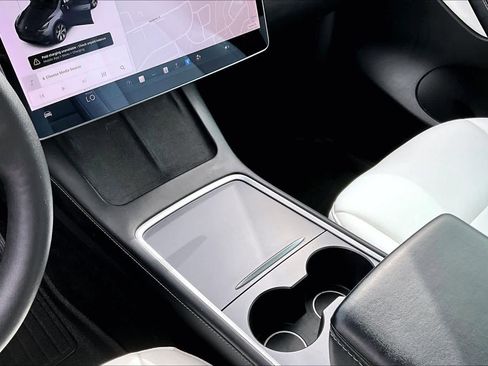 Used 2021 Tesla Model Y Long Range image 16