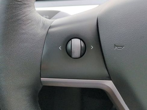 Used 2022 Tesla Model Y Performance AWD/4WD image 24