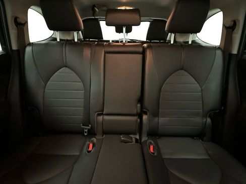 Used 2020 Toyota Highlander XLE AWD/4WD image 15