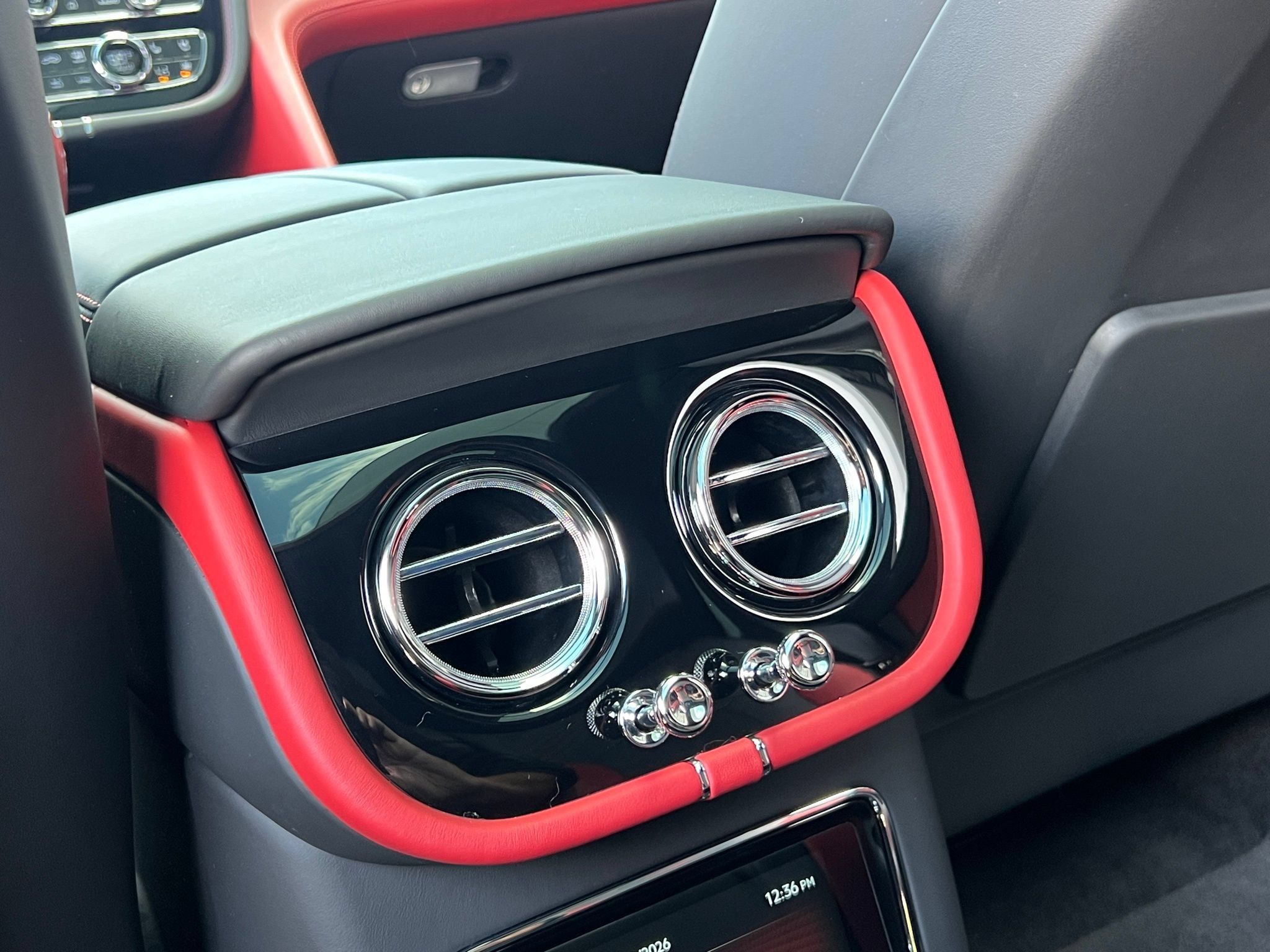 Certified 2024 Bentley Bentayga AWD/4WD image 20
