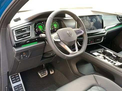 New 2025 Volkswagen Atlas Cross Sport SEL Premium R-Line AWD/4WD image 10