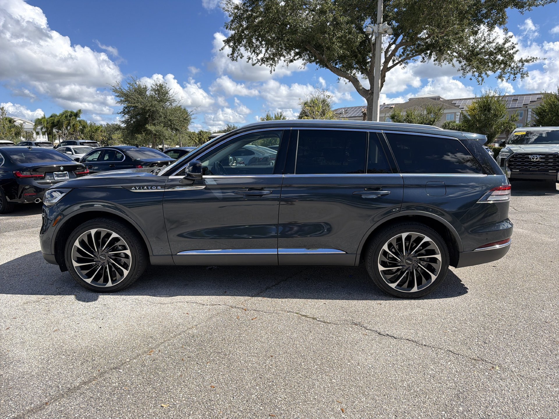 Used 2021 Lincoln Aviator Reserve w/ Equipment Group 201A AWD/4WD image 4